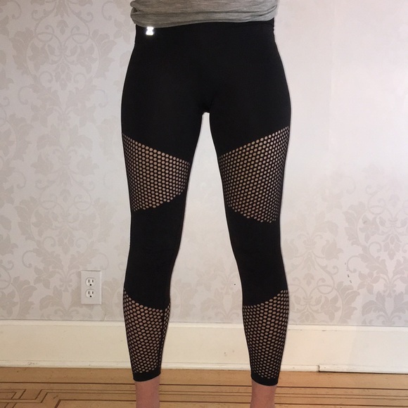 Cool laser cut black yoga pants/leggings - Picture 3 of 3
